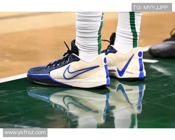 球星足球场潮流装备：关于鞋款选择的指南